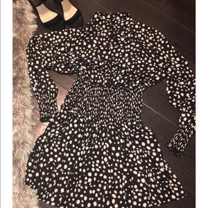 🌴 SMOCKED BLACK AND WHITE DRESS JR LARGE 💜